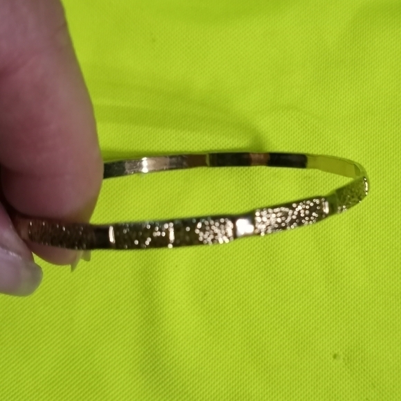 Goldtone textured Bangle bracelet - Picture 3 of 5